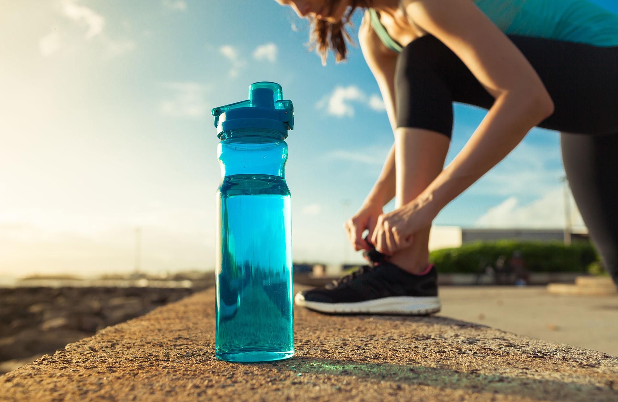 Personal trainer and water bottle on a mounting indication proper hydration